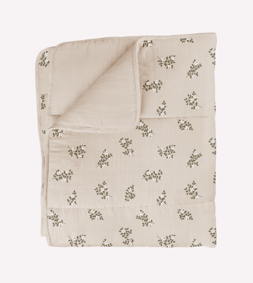 Quilted blanket | holly flowers