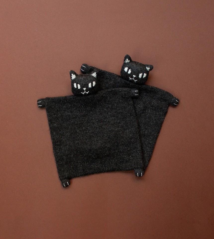 Doudou plat tricoté | chat vampire