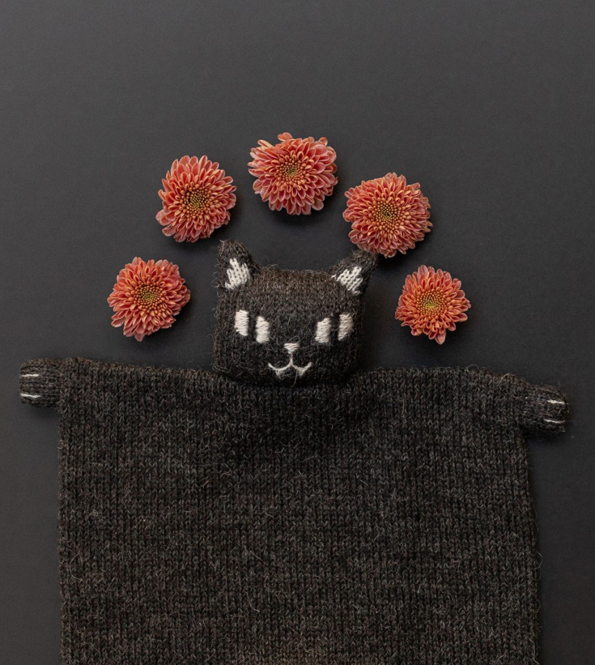 Doudou plat tricoté | chat vampire