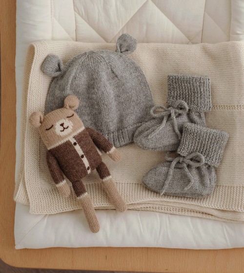 Knitted baby beanie bear