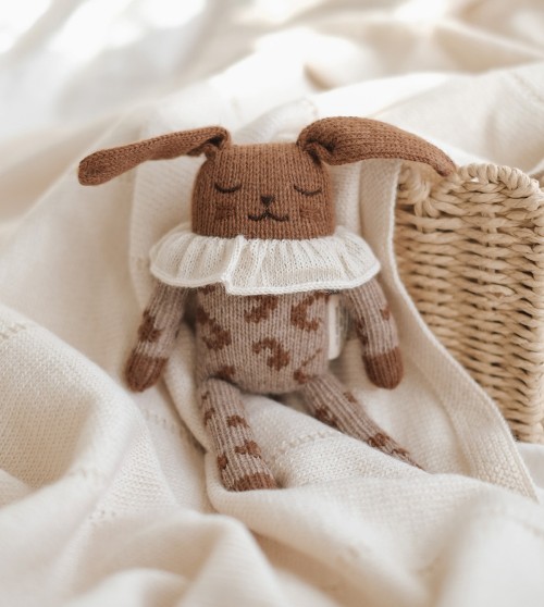 Graou bunny knit toy oat Main Sauvage x Rose in April