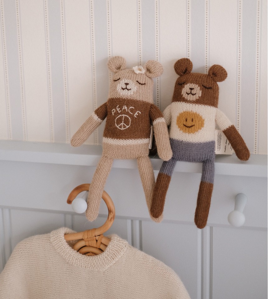 Teddy knit toy | peace