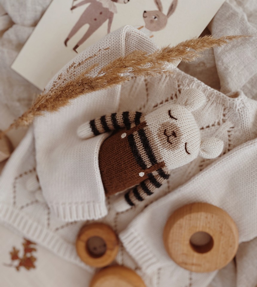 Polar bear knit toy | nut overalls Polar bear knit toy | nut overalls