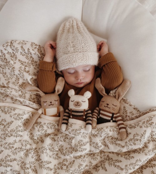 Polar bear knit toy | nut overalls